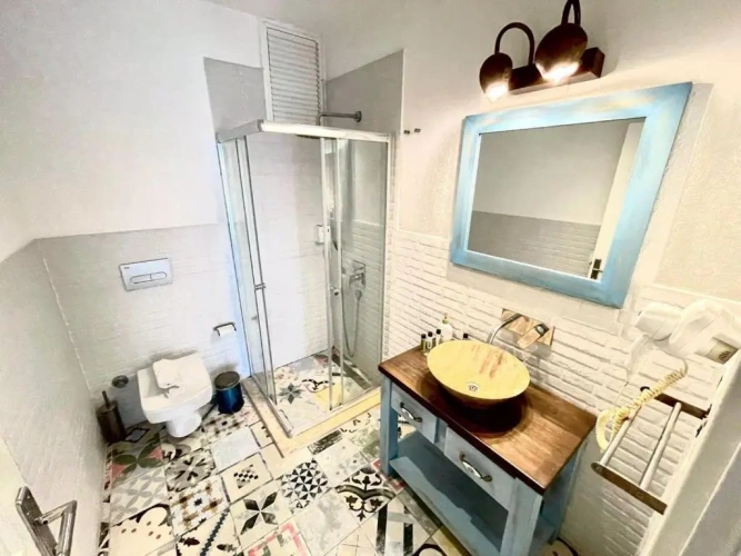 Economy Basement room