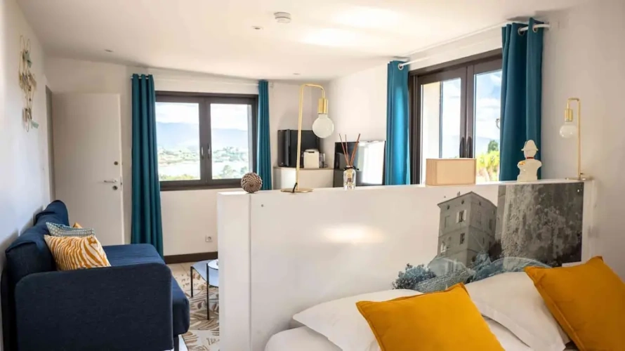 Standard Triple Family room with sea view