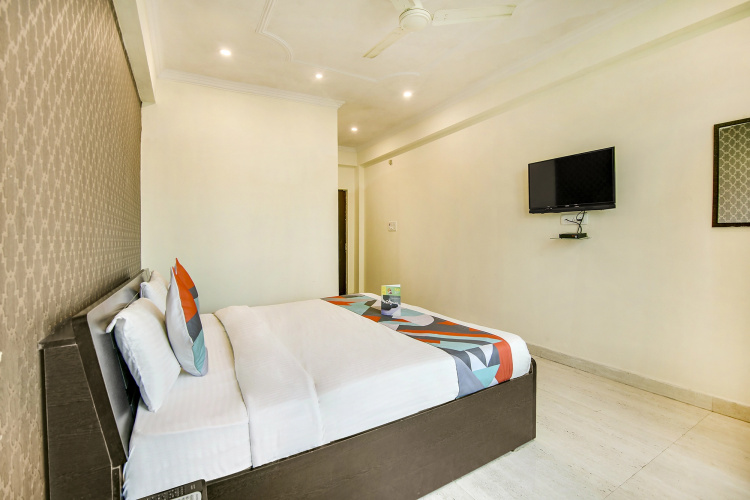 FabExpress Alacia Inn