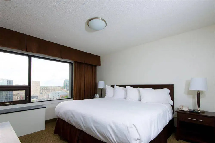 Place Louis Riel Suite
