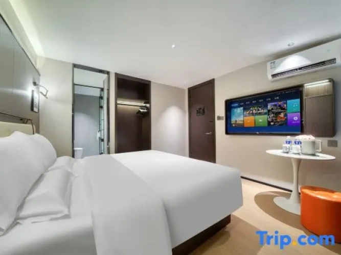 Standard Double room with city view