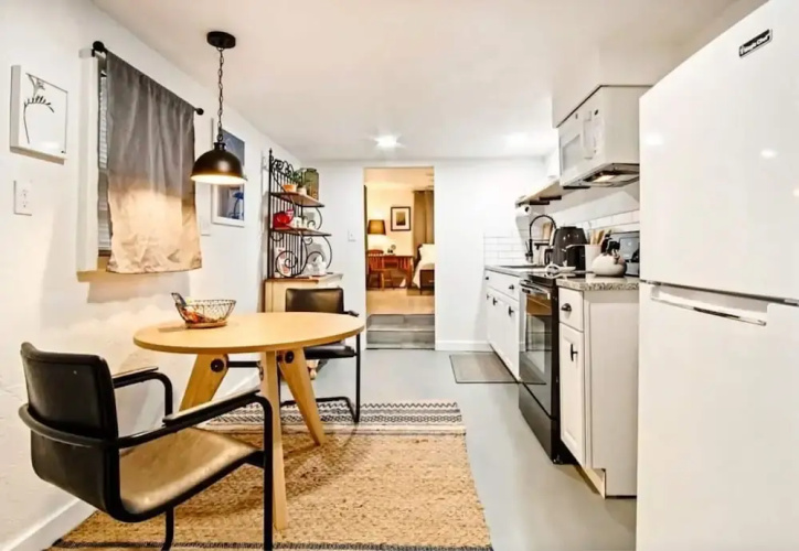 Rustic Gem 5min-asian District Full Kitchen
