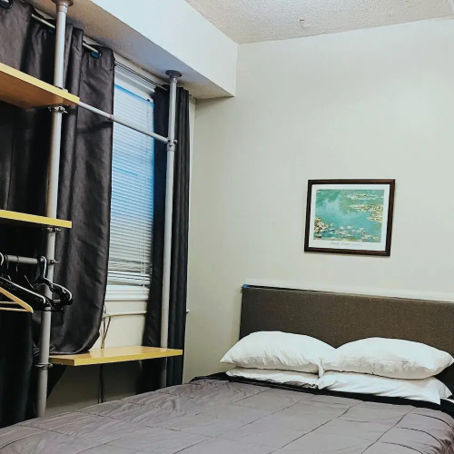 Moe's Suite Hotel