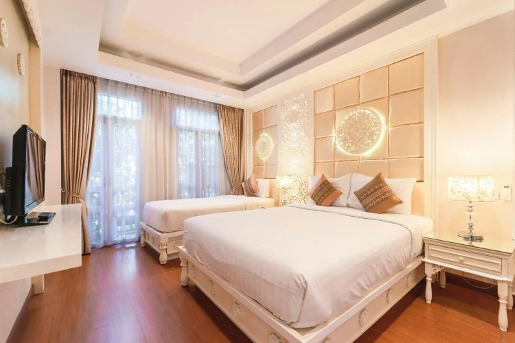 Ratchiangsaen Flora House
