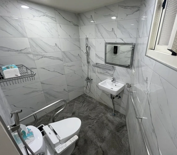 1 Bedroom Standard Quadruple Family room with city view