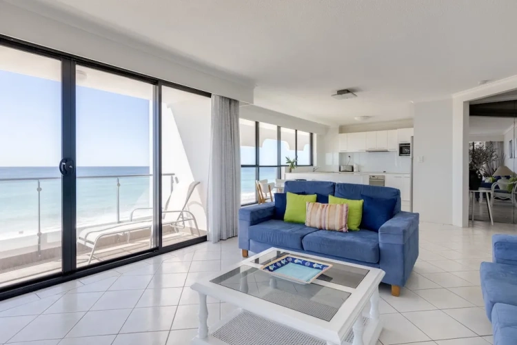 2 Bedrooms Apartment with balcony and beachfront