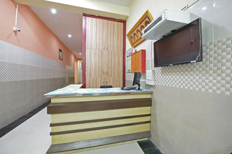 Oyo 29663 Sp Highway Inn