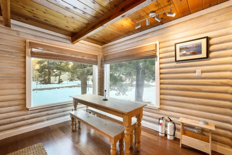 Augies Authentic Log Cabin! Pets Welcome!