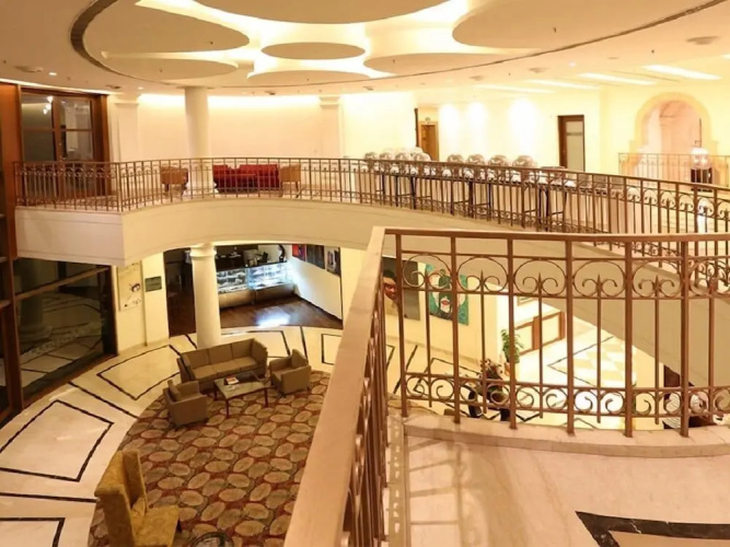 DLF Club 5