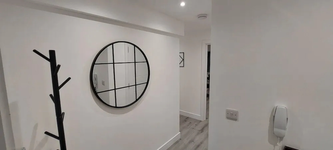 Modern 3 Bedrooms Apt. 01 - Camberley