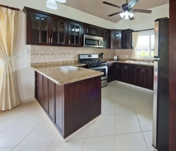 6 Bedrooms Villa