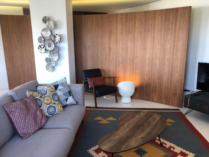 Architectural poetry in an unique 3bdrs view flat