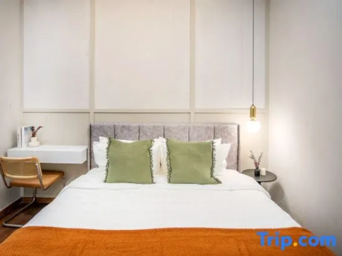 1 Bedroom Deluxe Suite with balcony and with city view