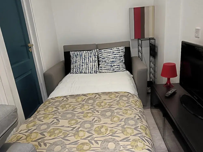 High Wycombe - 1bed Apartment - Sleeps 3 - Parking