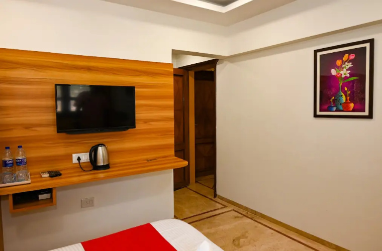 Hotel Benzy Palace