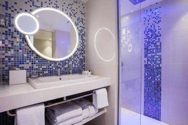 Deluxe Twin room with pool view