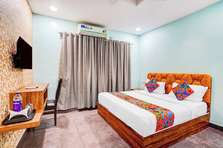 Fabhotel Emara Inn
