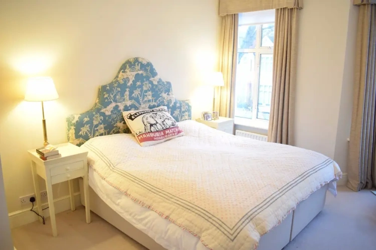 Shepherd's Bush 2 Bedroom Home