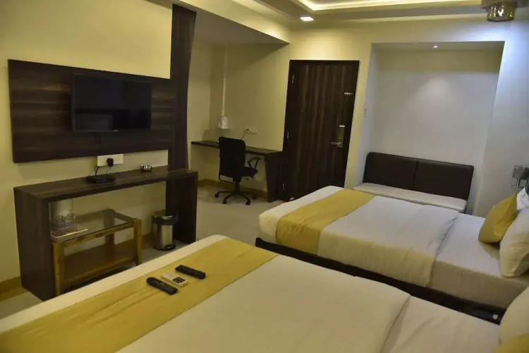 Hotel Times Square by FabHotels