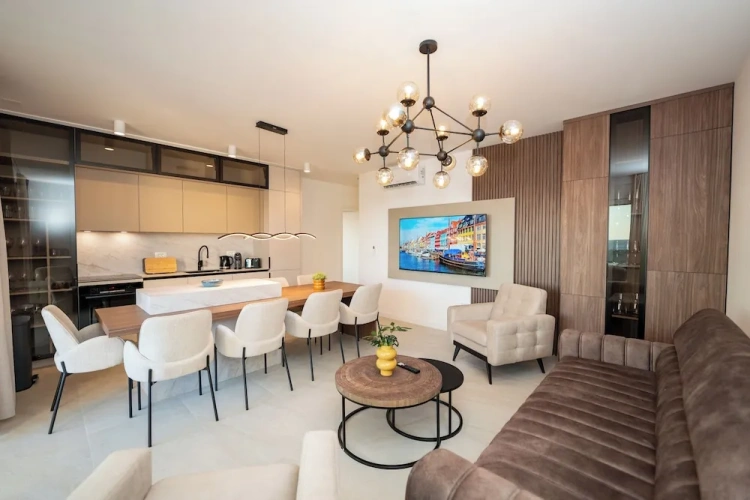 4 Bedrooms Deluxe Apartment