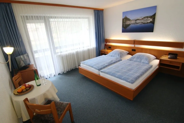 Standard Double room with balcony and with lake view