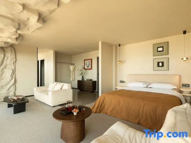Suite with water view