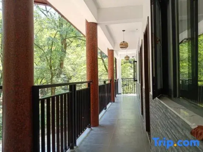 Moxi Riverbank  · Vacation Boutique Inn