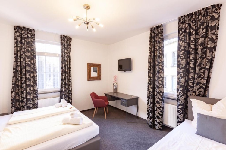 Standard Triple room