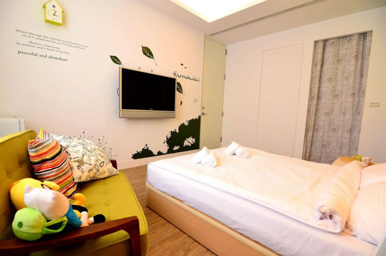 leaf hostel
