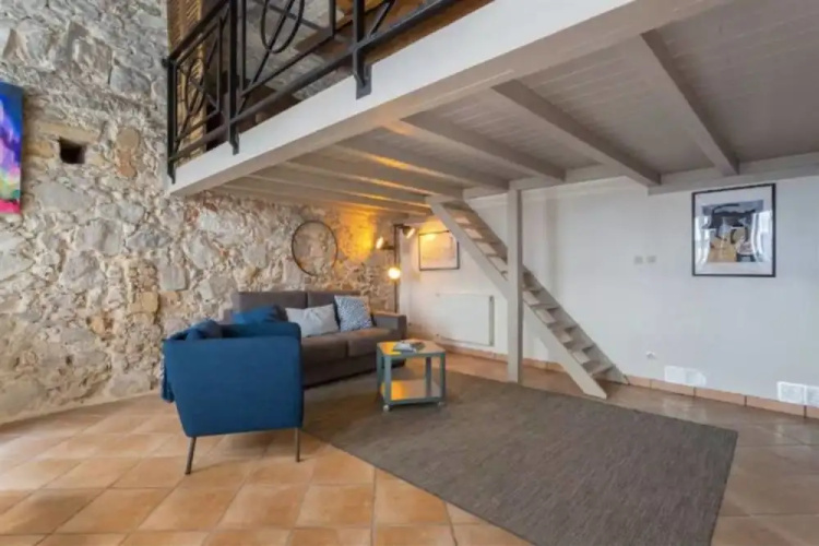 Typical Croix-Roussien Flat