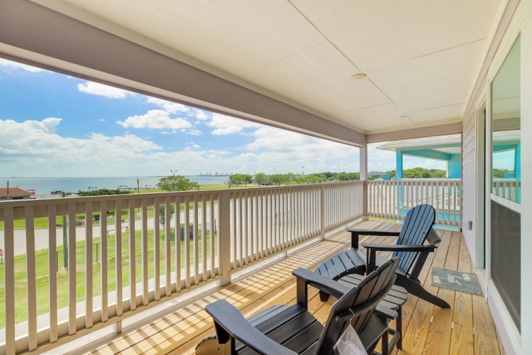 3 Bedrooms Cottage with balcony