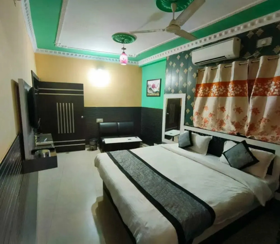 Hotel J B Palace