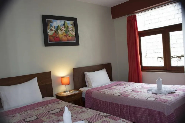 Hostal Sun Palace Inn