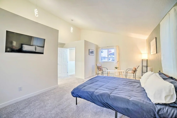 Apartment In Anchorage ~ 1.2 Miles from Downtown 2 Bedroom Apts by RedAwning