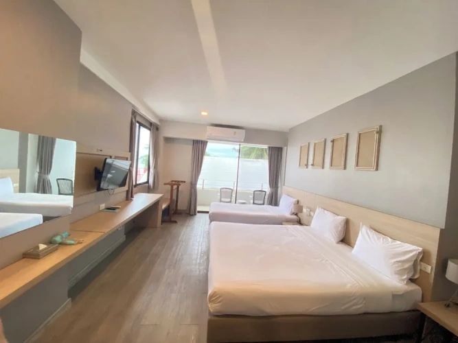 Deluxe Triple room with balcony
