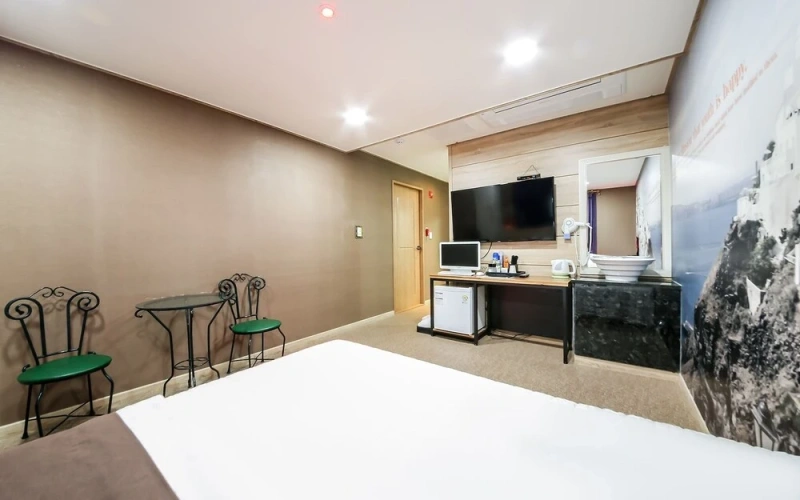 Guest rooms