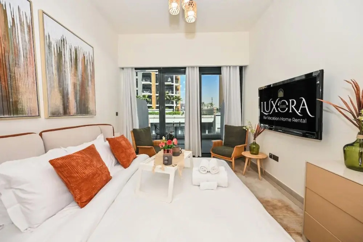Azizi Riviera 25