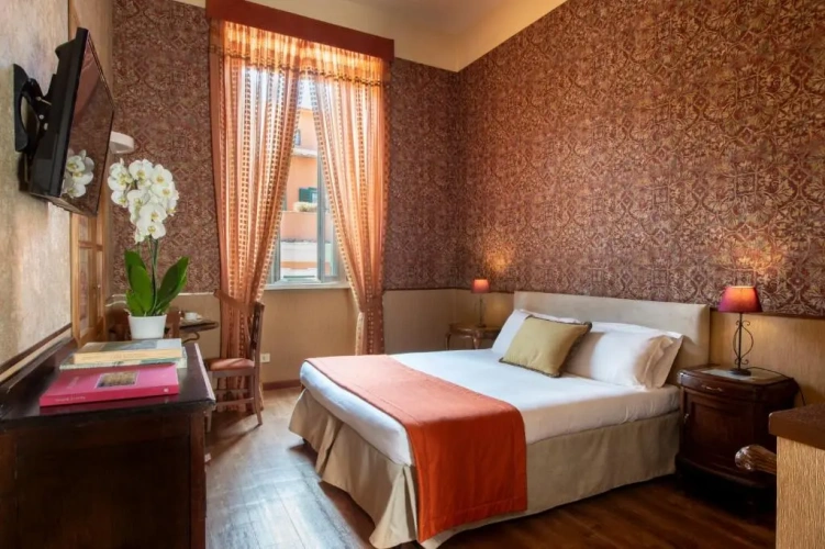 Standard Triple room