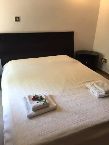 2 Bedrooms Cottage