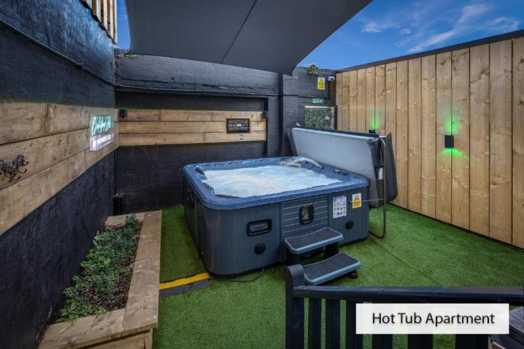 Double Basement Apartment with sea view