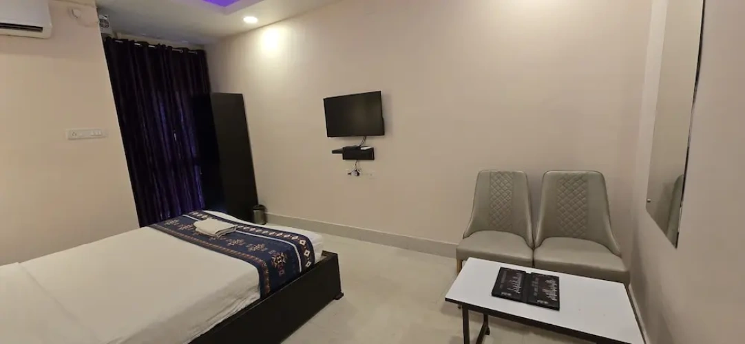 Deluxe Double room with city view