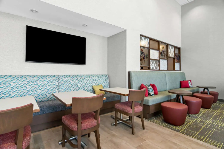 Hampton Inn & Suites Chicago Medical District UIC