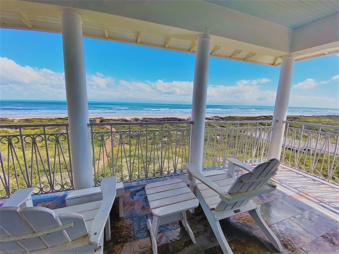 3 Bedrooms Cottage with balcony