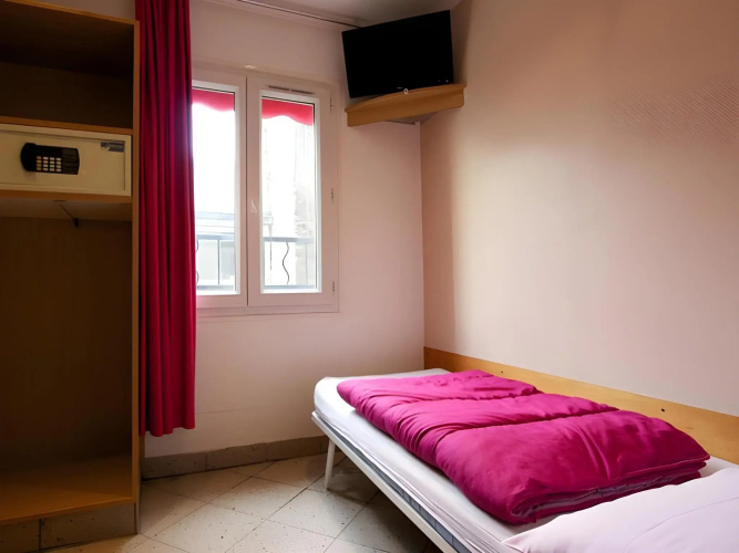 Bastille Hostel