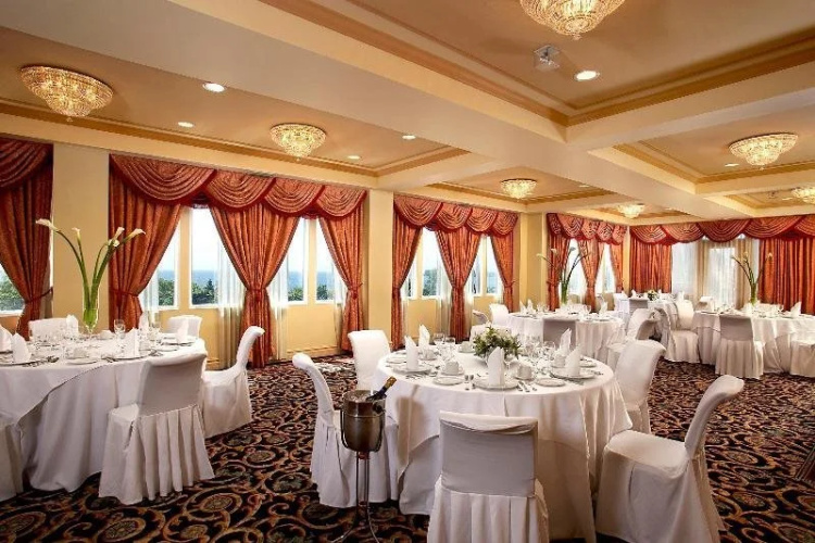 Four Points by Sheraton Toronto Lakeshore
