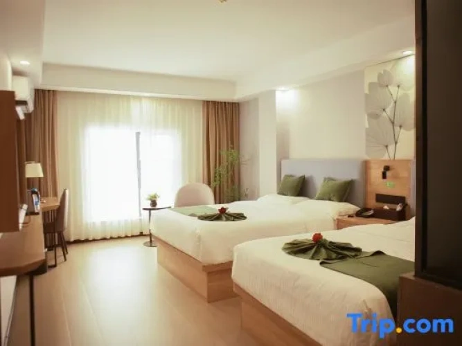 Business Quadruple Family room