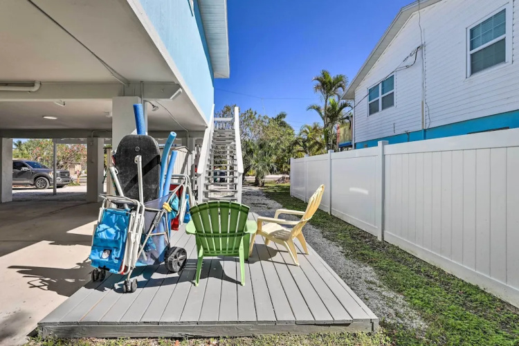 Holmes Beach Retreat: Walk to Beach & Dining!