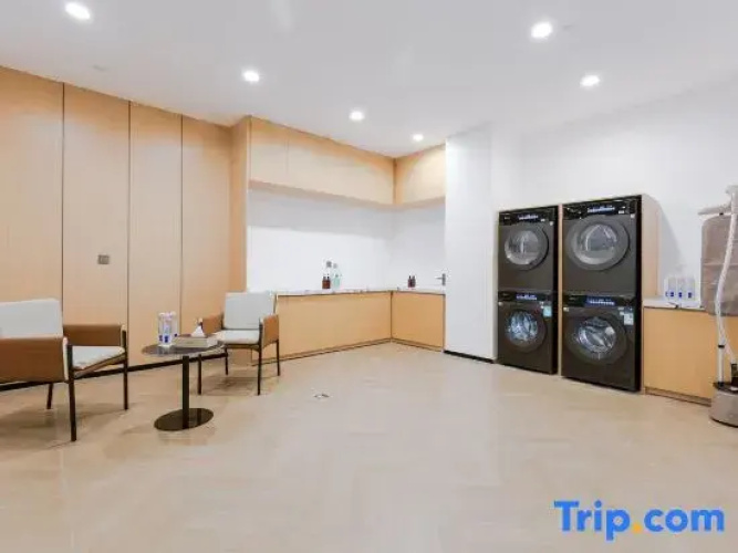 Nalati Lisi Platinum Hotel