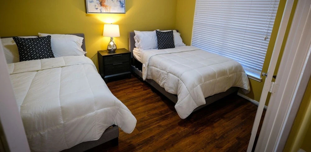 4Bdrm 3.5Bath 11Beds - Great House