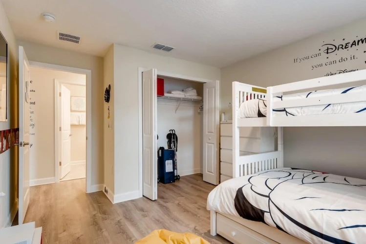 4 Bedrooms Standard room with balcony